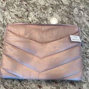 Athleta X Caraa One Size Tech Pouch NVRS.   NWT